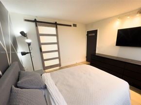 9410 Poinciana Pl 405, Davie FL 33324