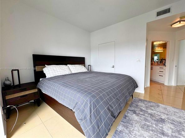 Undisclosed Address #A11910804, Miami FL 33130