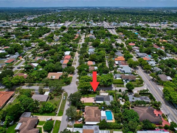 395 NW 124th St, North Miami FL 33168