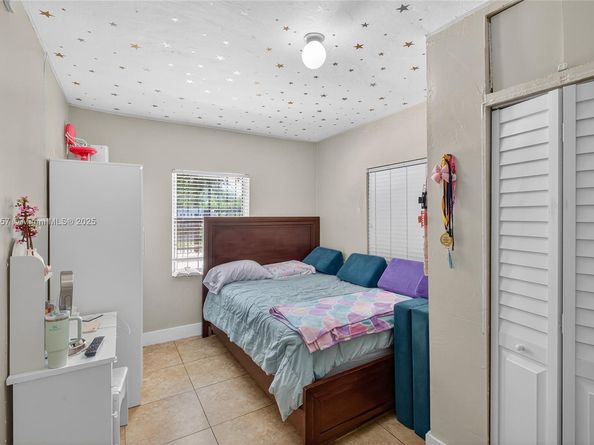 395 NW 124th St, North Miami FL 33168