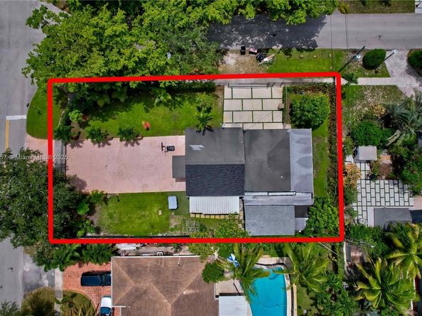 395 NW 124th St, North Miami FL 33168