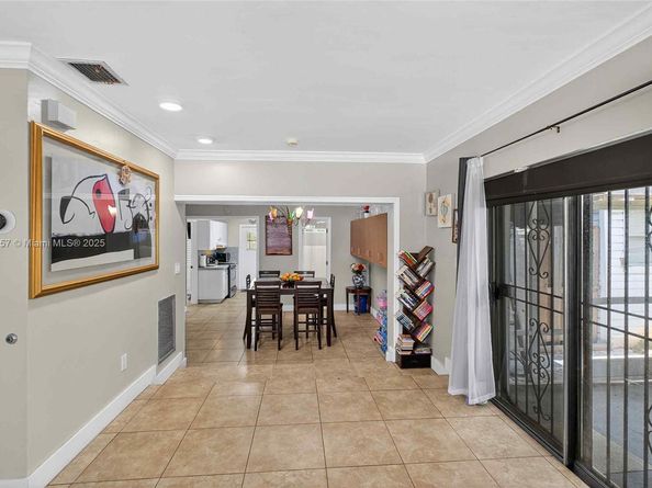 395 NW 124th St, North Miami FL 33168