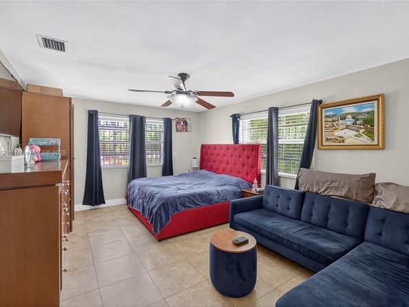 395 NW 124th St, North Miami FL 33168