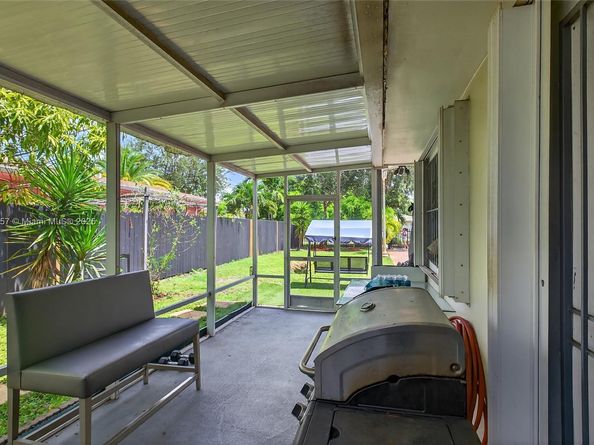 395 NW 124th St, North Miami FL 33168