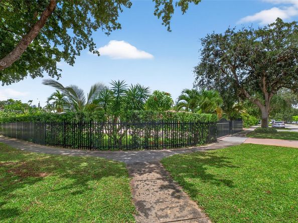 395 NW 124th St, North Miami FL 33168
