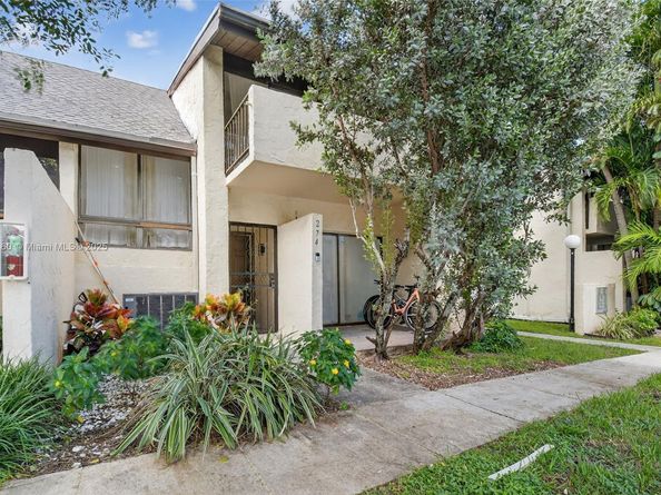 19220 NE 25th Ave 274B, Miami FL 33180