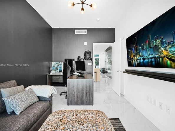 455 NE 39th St 205, Miami FL 33137