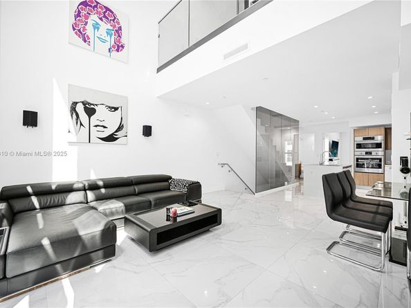 455 NE 39th St 205, Miami FL 33137