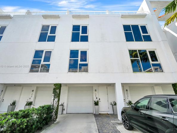 455 NE 39th St 205, Miami FL 33137