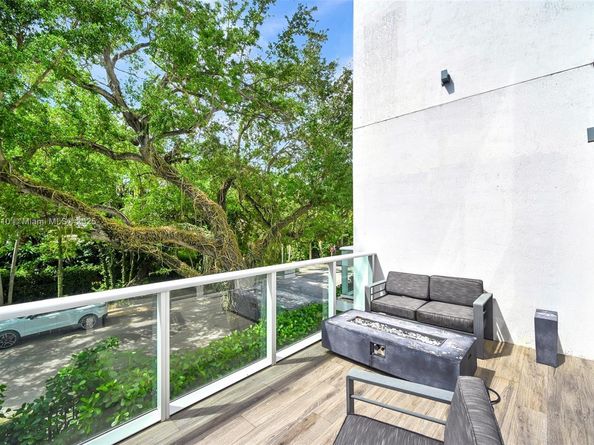 455 NE 39th St 205, Miami FL 33137