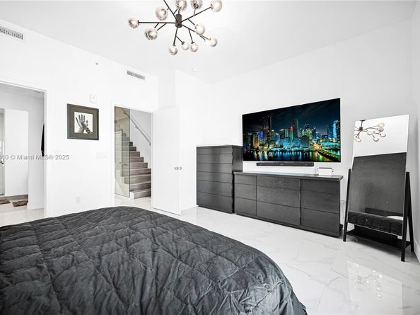 455 NE 39th St 205, Miami FL 33137