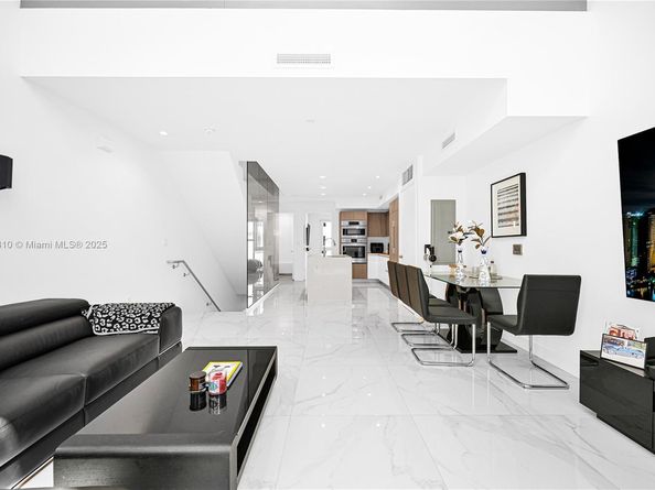 455 NE 39th St 205, Miami FL 33137