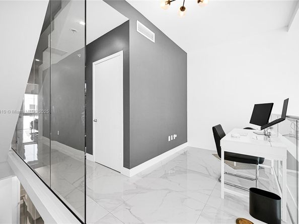 455 NE 39th St 205, Miami FL 33137