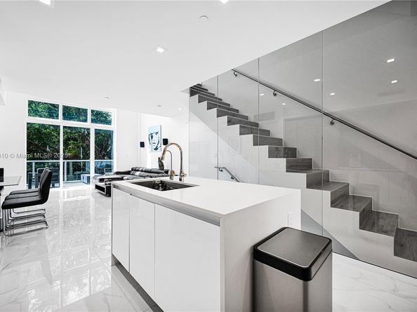 455 NE 39th St 205, Miami FL 33137