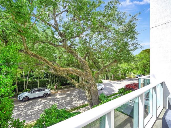 455 NE 39th St 205, Miami FL 33137