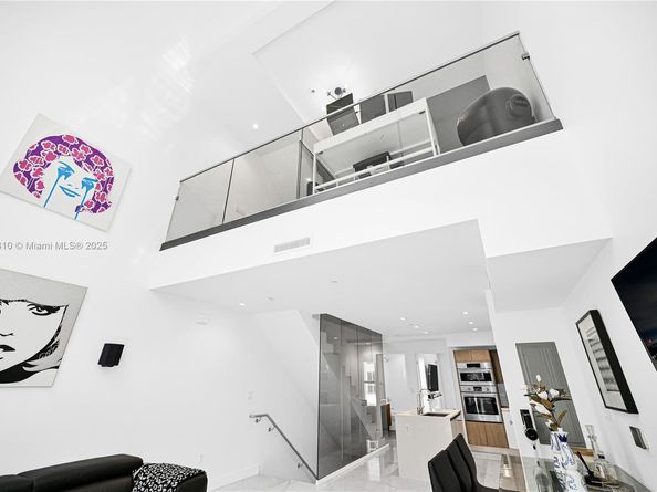 455 NE 39th St 205, Miami FL 33137