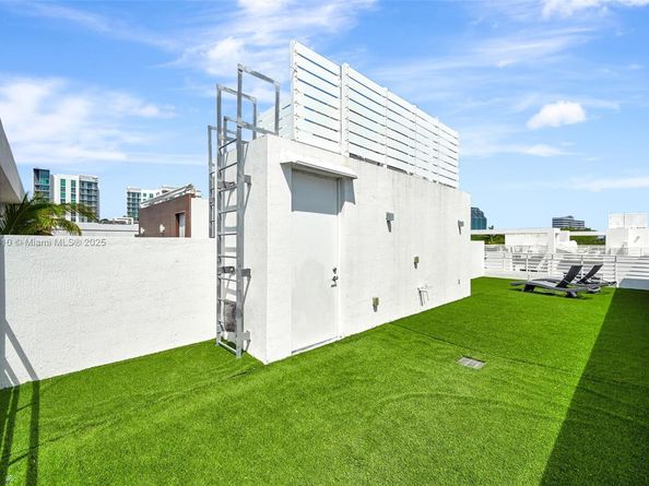 455 NE 39th St 205, Miami FL 33137