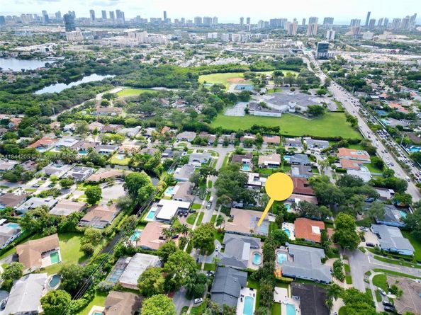 2210 NE 204th St, Miami FL 33180