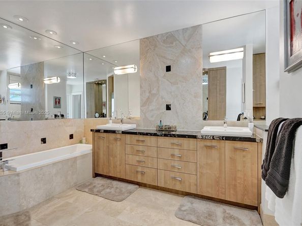 2210 NE 204th St, Miami FL 33180