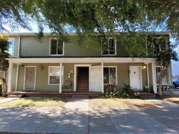 915 Dwight Way
