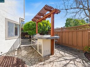 30300 Meridien Cir, Union City CA 94587