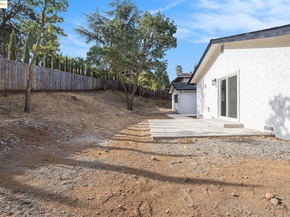 980 Oak St, Clayton CA 94517
