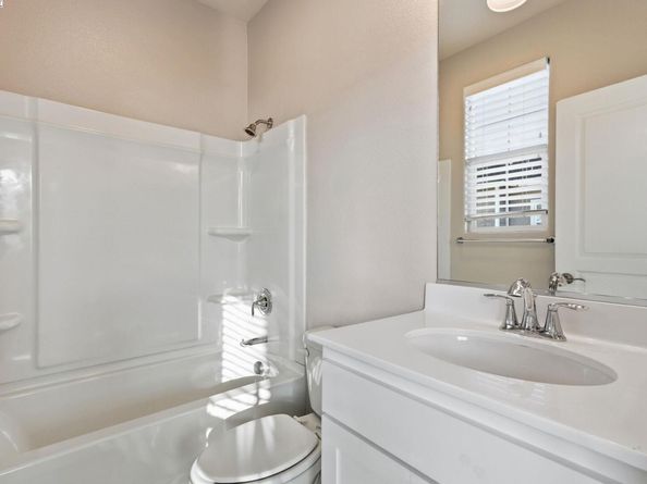 201 Jetty Dr, Richmond CA 94804