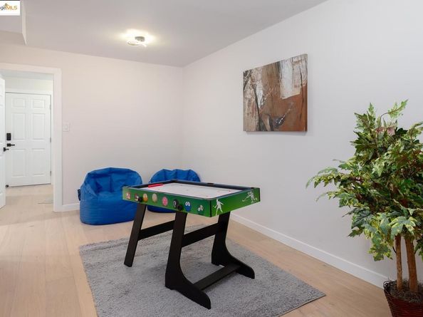 1515 Hampel St, Oakland CA 94602