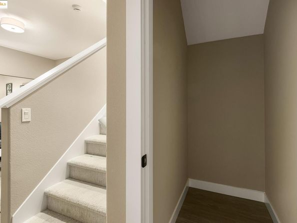 28942 Parkridge Loop 108, Hayward CA 94544