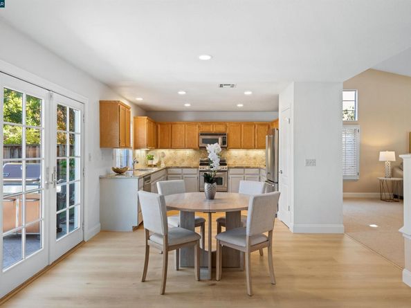 321 Liveoak Ct, Martinez CA 94553