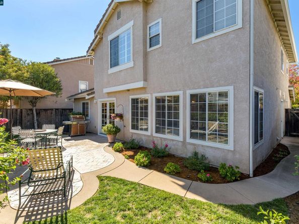 321 Liveoak Ct, Martinez CA 94553
