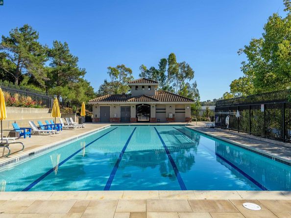 321 Liveoak Ct, Martinez CA 94553