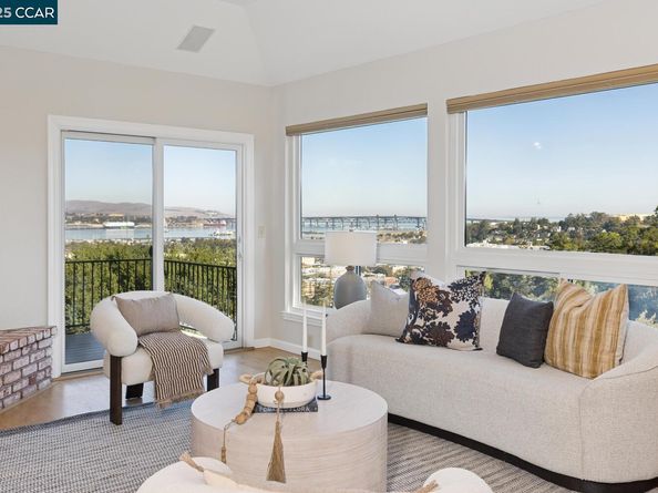 1087 Hillside Dr, Martinez CA 94553