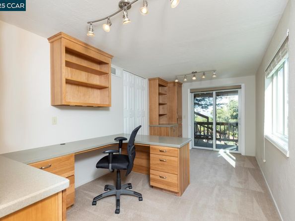 1087 Hillside Dr, Martinez CA 94553