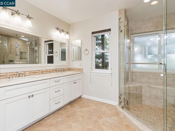 1087 Hillside Dr, Martinez CA 94553