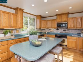 1087 Hillside Dr, Martinez CA 94553