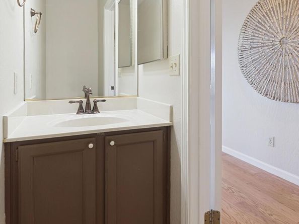 1087 Hillside Dr, Martinez CA 94553