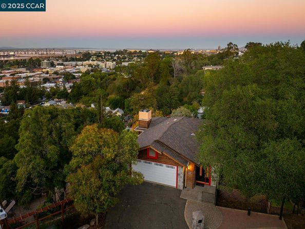 1087 Hillside Dr, Martinez CA 94553