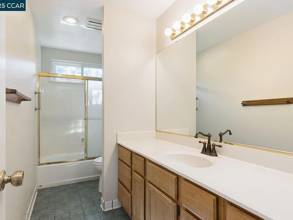 1087 Hillside Dr, Martinez CA 94553