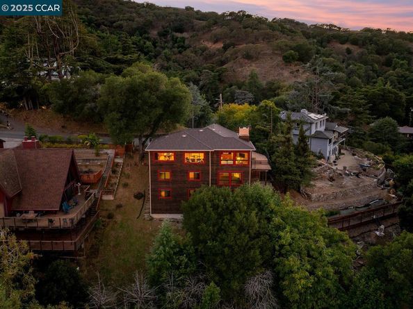 1087 Hillside Dr, Martinez CA 94553