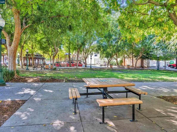 1040 Pebble Beach Dr, Clayton CA 94517