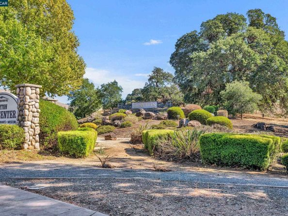 1040 Pebble Beach Dr, Clayton CA 94517