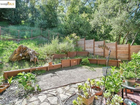 7141 Homewood Dr, Oakland CA 94611