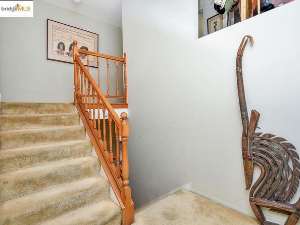 7141 Homewood Dr, Oakland CA 94611