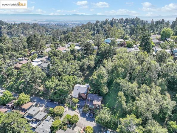 7141 Homewood Dr, Oakland CA 94611