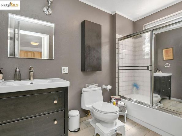 7141 Homewood Dr, Oakland CA 94611