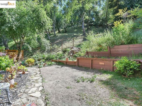 7141 Homewood Dr, Oakland CA 94611