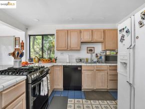 7141 Homewood Dr, Oakland CA 94611