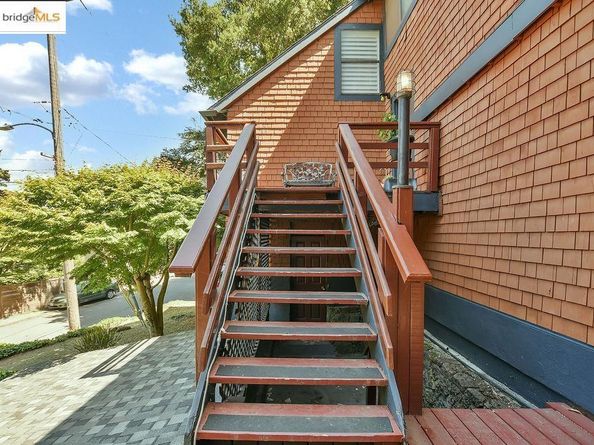 7141 Homewood Dr, Oakland CA 94611