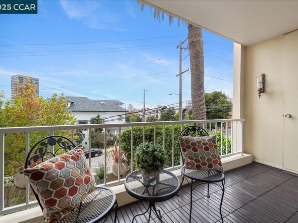 320 Lee St 202, Oakland CA 94610